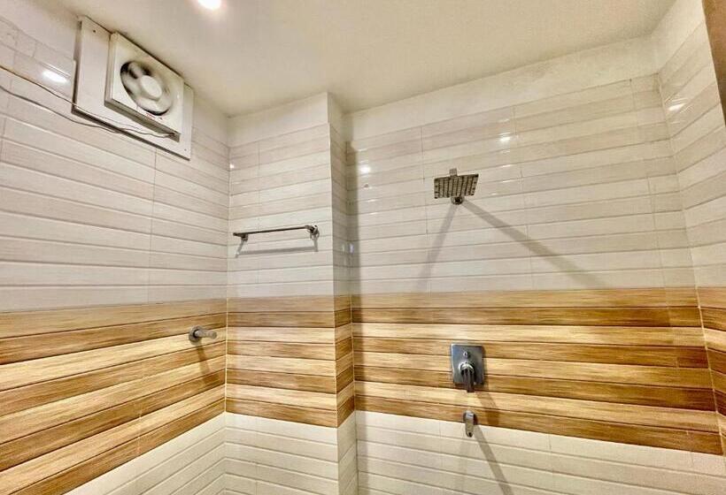 Janaki ! Varanasi ! होटल जानकी హోటల్ జానకి Fully Air Conditioned Hotel Family Friendly Hotel, Near