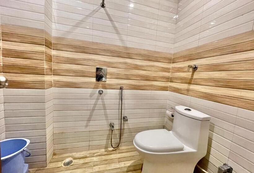 Janaki ! Varanasi ! होटल जानकी హోటల్ జానకి Fully Air Conditioned Hotel Family Friendly Hotel, Near