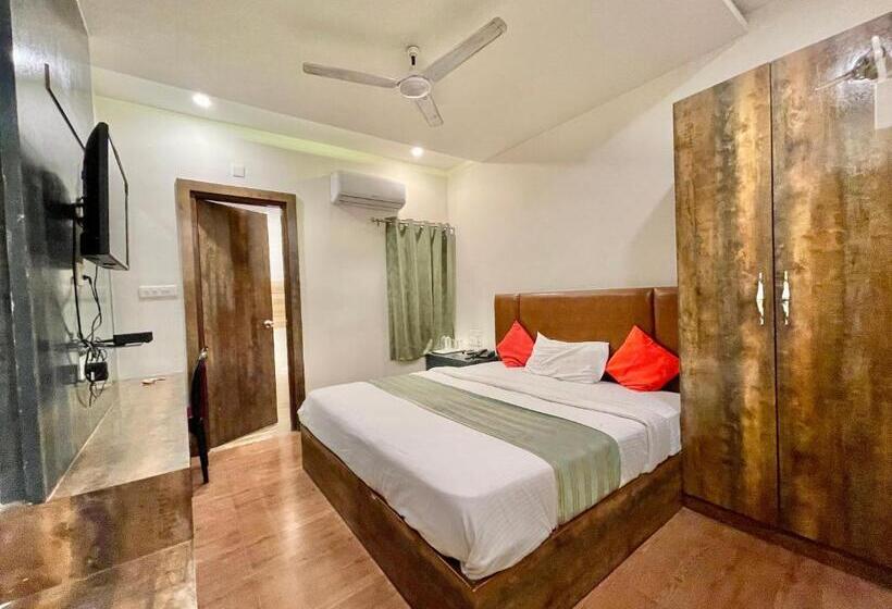 Janaki ! Varanasi ! होटल जानकी హోటల్ జానకి Fully Air Conditioned Hotel Family Friendly Hotel, Near