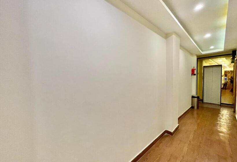 Janaki ! Varanasi ! होटल जानकी హోటల్ జానకి Fully Air Conditioned Hotel Family Friendly Hotel, Near