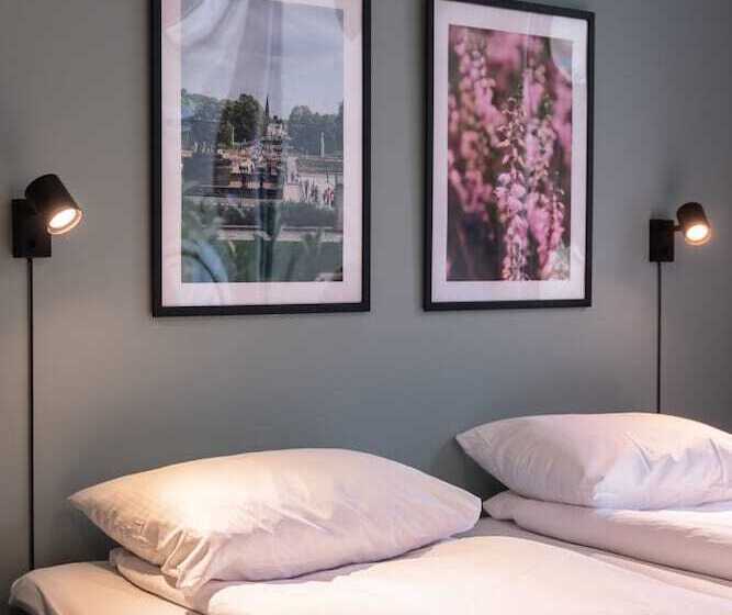 Hostel Bunks At Rode