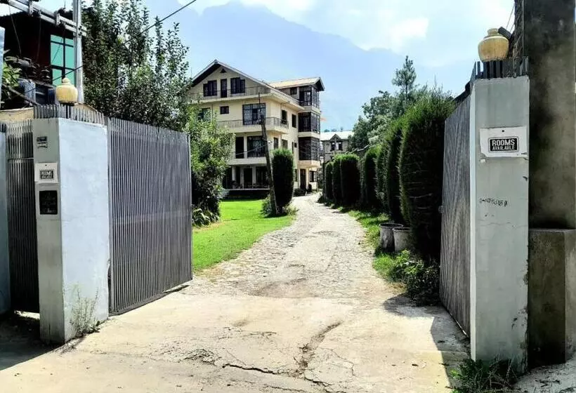 ホテル Sheesha Residency , Srinagar