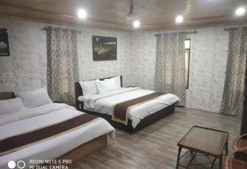 ホテル Sheesha Residency , Srinagar