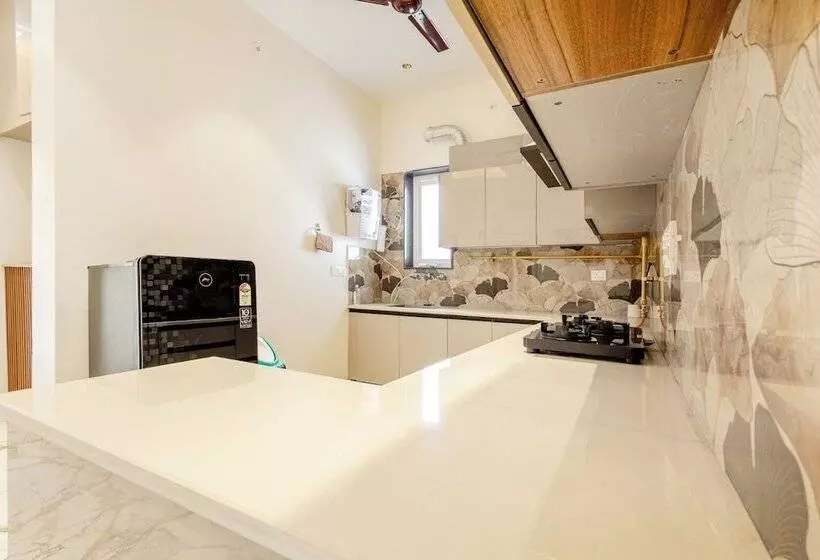 Lime Tree B&b Pari Chowk