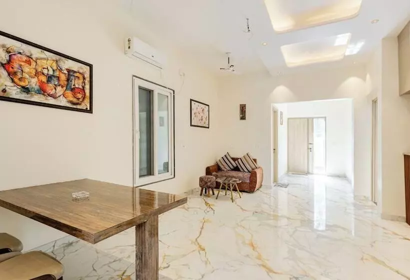 Lime Tree B&b Pari Chowk