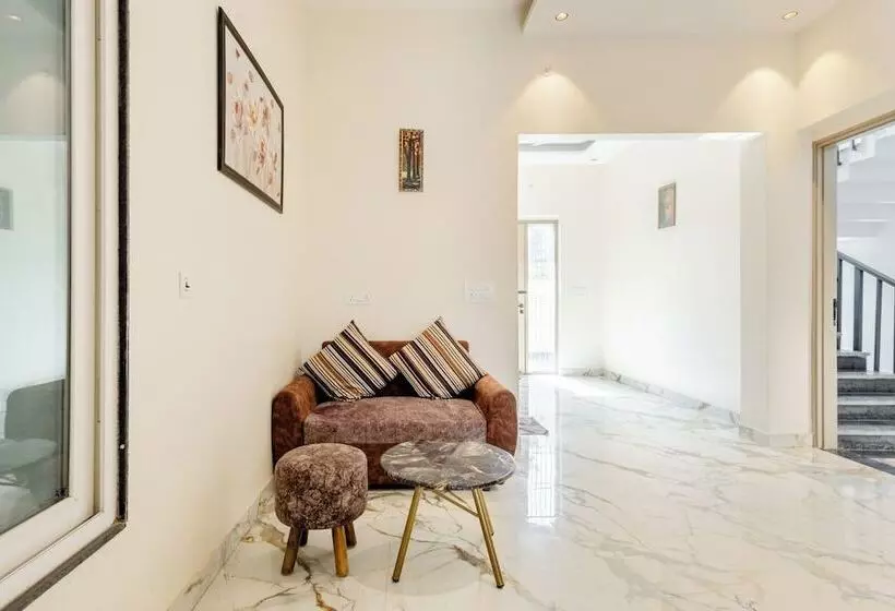 Lime Tree B&b Pari Chowk
