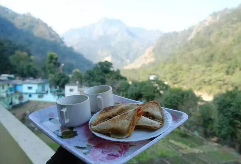 Aamiaismajoitus (B&B) Vardan Hotel  Ayur Stay