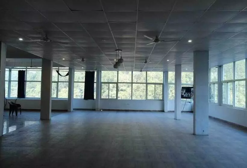 Aamiaismajoitus (B&B) Vardan Hotel  Ayur Stay