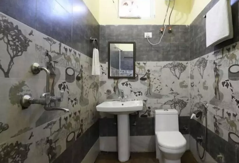 Aamiaismajoitus (B&B) Vardan Hotel  Ayur Stay