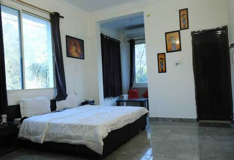 צימר Vardan Hotel Ayur Stay