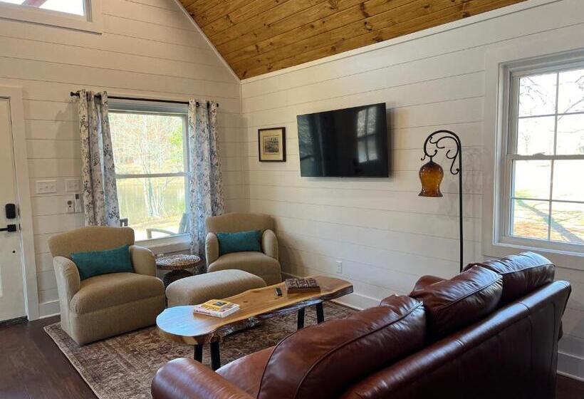 ペンション Luxury Cabin With Fishing Pond Hot Springs