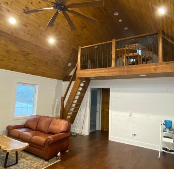 ペンション Luxury Cabin With Fishing Pond Hot Springs