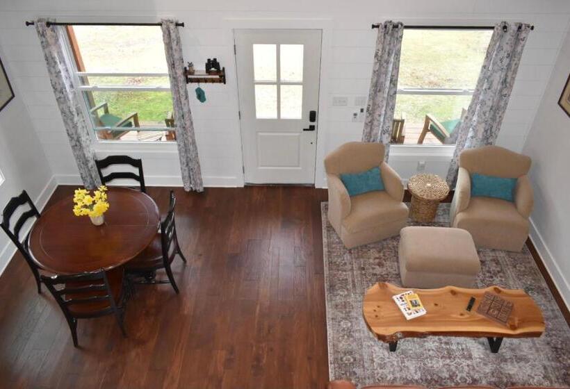 ペンション Luxury Cabin With Fishing Pond Hot Springs