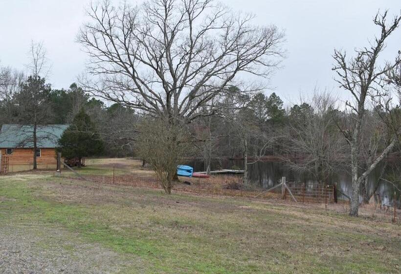 ペンション Luxury Cabin With Fishing Pond Hot Springs