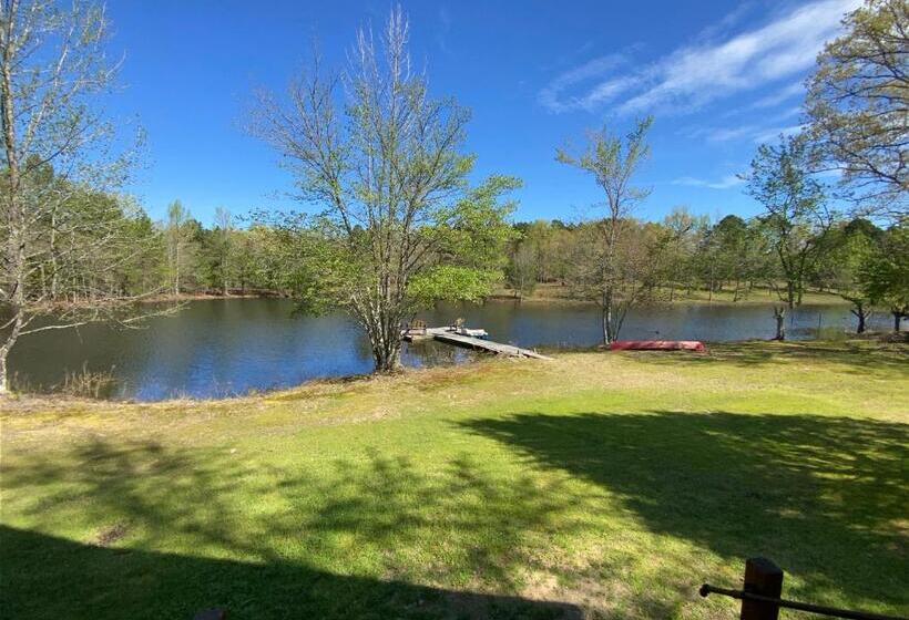 ペンション Luxury Cabin With Fishing Pond Hot Springs