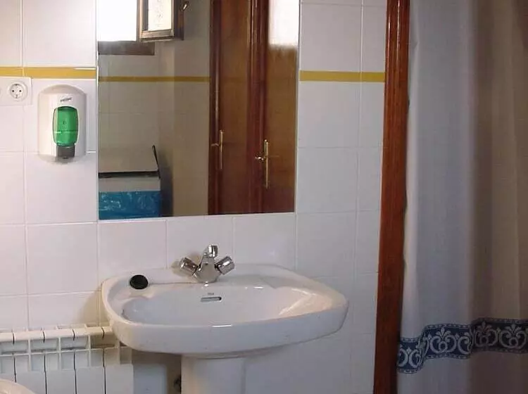 Albergue De Juventud   Hostel