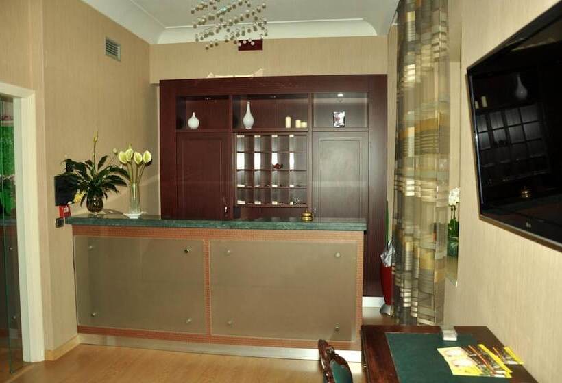 Отель Fontana Del Re