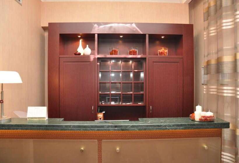 Отель Fontana Del Re