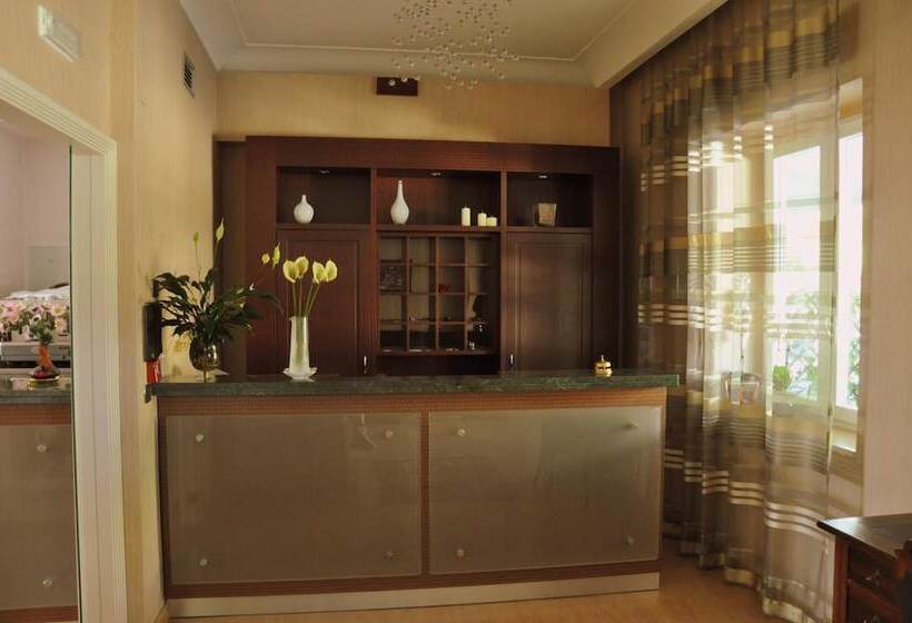 Отель Fontana Del Re