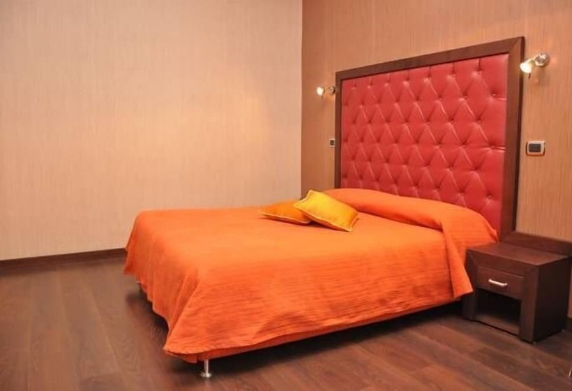 Отель Fontana Del Re