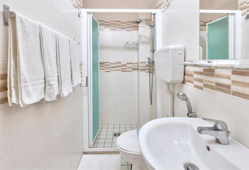 בית מלון כפרי Montebello Riccione