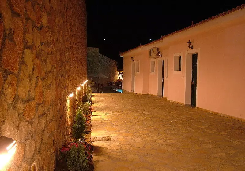 ホテル Sarantos Pool Suites