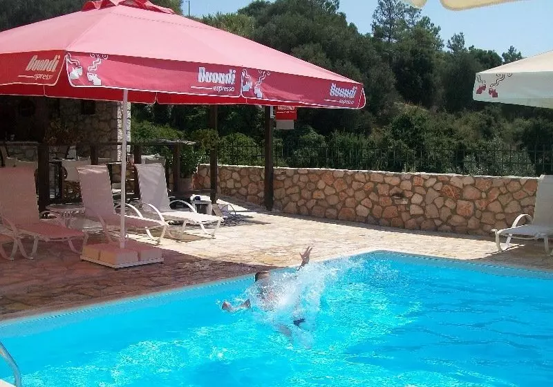 ホテル Sarantos Pool Suites