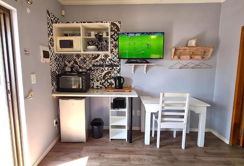 Tiende Laan Bed & Breakfast And Self Catering