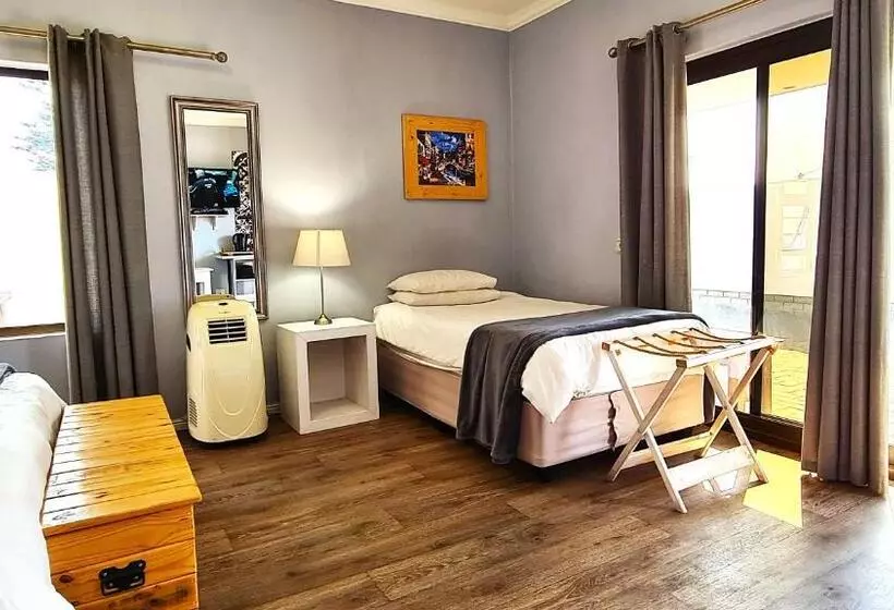 Tiende Laan Bed & Breakfast And Self Catering