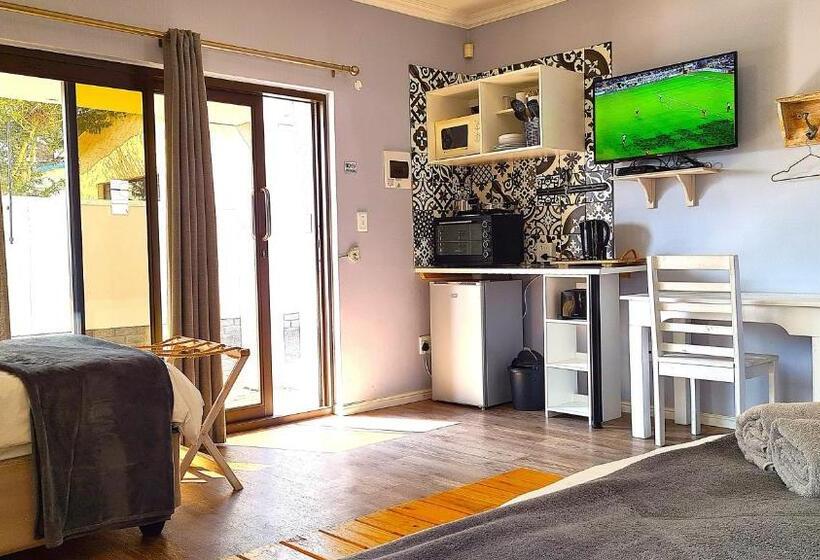 Tiende Laan Bed & Breakfast And Self Catering