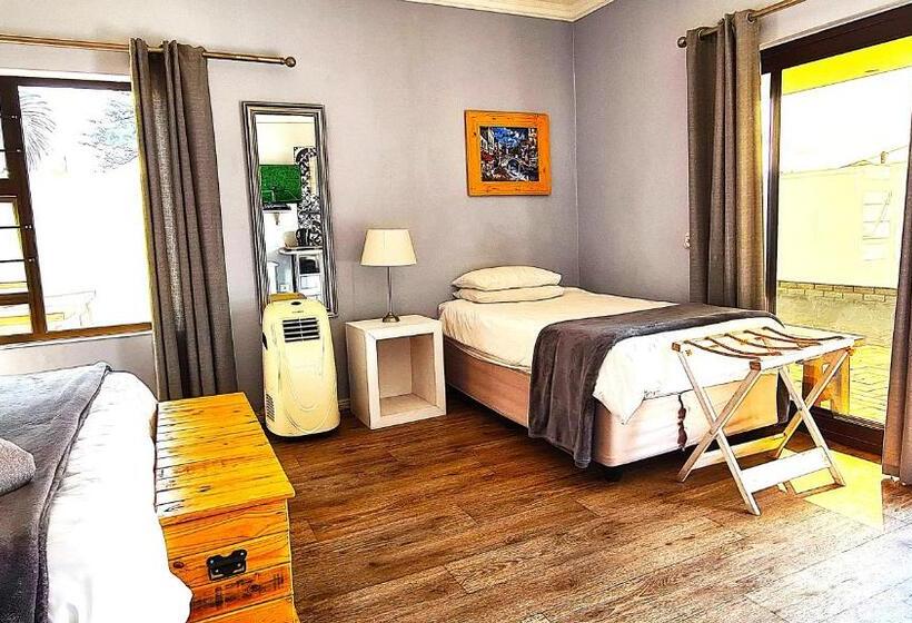 Tiende Laan Bed & Breakfast And Self Catering