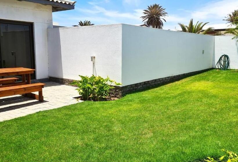 Tiende Laan Bed & Breakfast And Self Catering