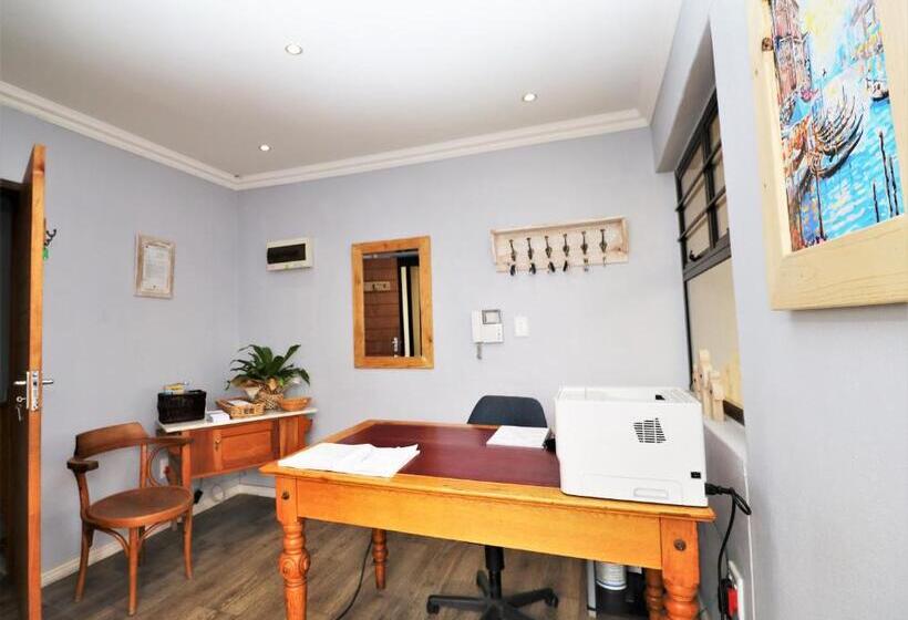 Tiende Laan Bed & Breakfast And Self Catering