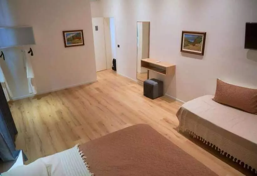 ユースホステル Kalpazo Inn Tirana
