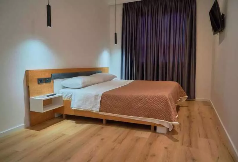 ユースホステル Kalpazo Inn Tirana