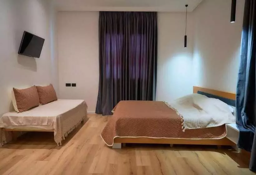ユースホステル Kalpazo Inn Tirana