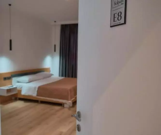 ユースホステル Kalpazo Inn Tirana