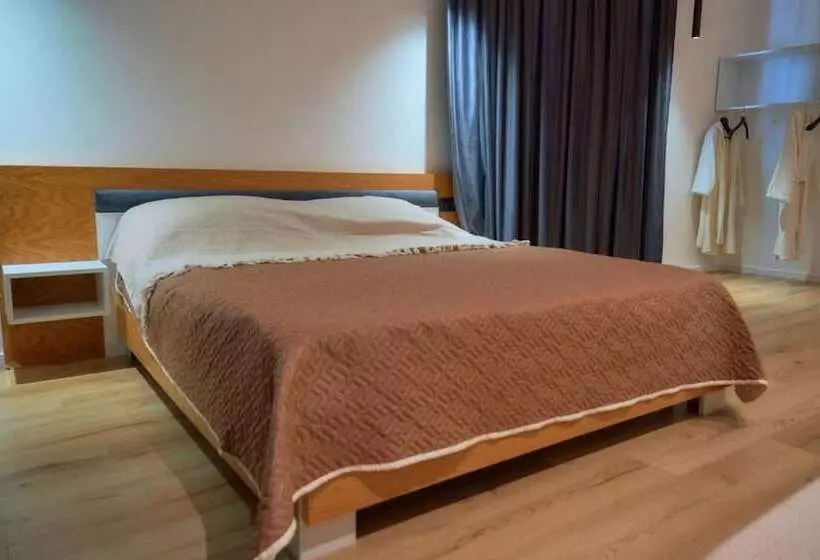 ユースホステル Kalpazo Inn Tirana