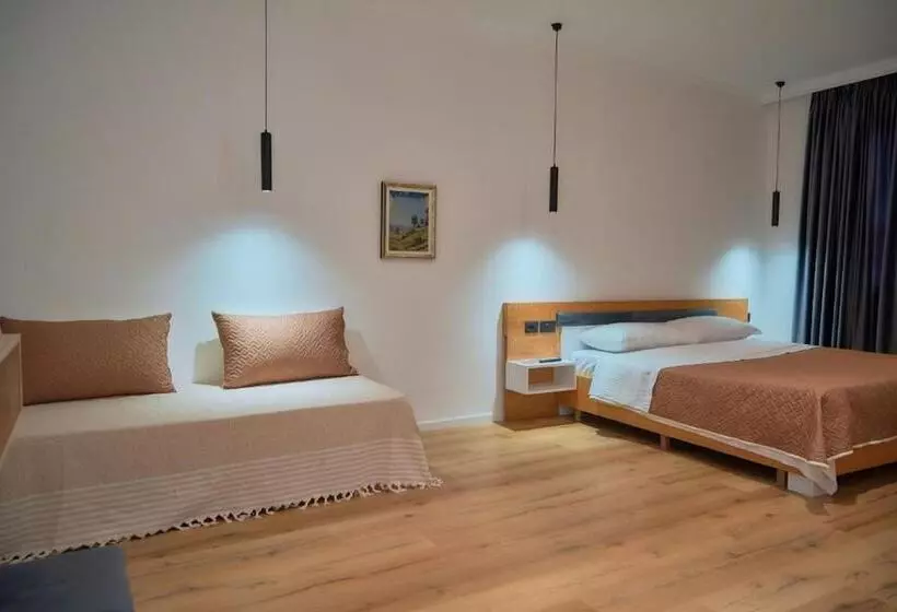 ユースホステル Kalpazo Inn Tirana