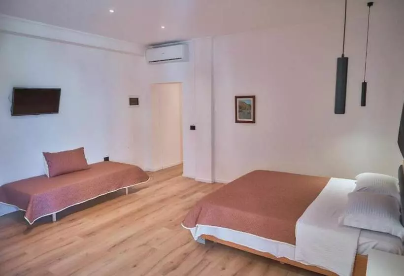 ユースホステル Kalpazo Inn Tirana