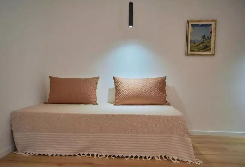 ユースホステル Kalpazo Inn Tirana