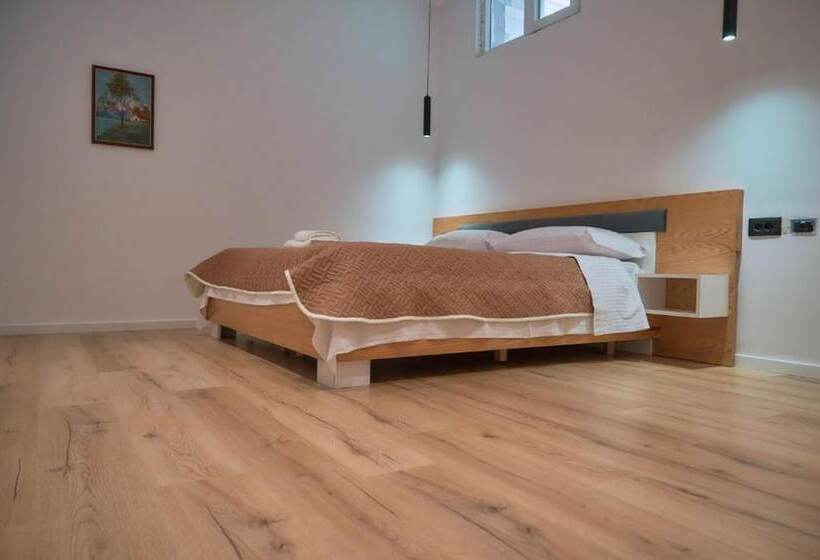 هاستل Kalpazo Inn Tirana