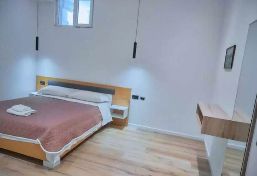 ユースホステル Kalpazo Inn Tirana