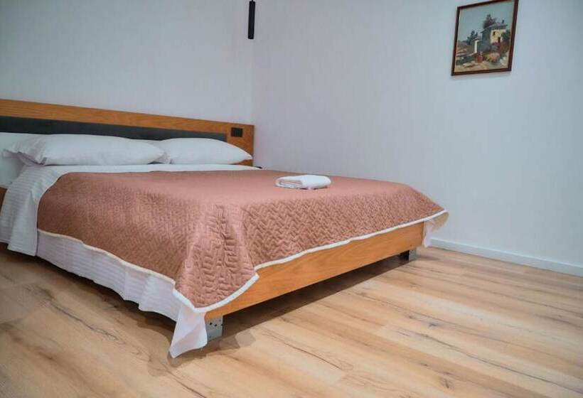 هاستل Kalpazo Inn Tirana