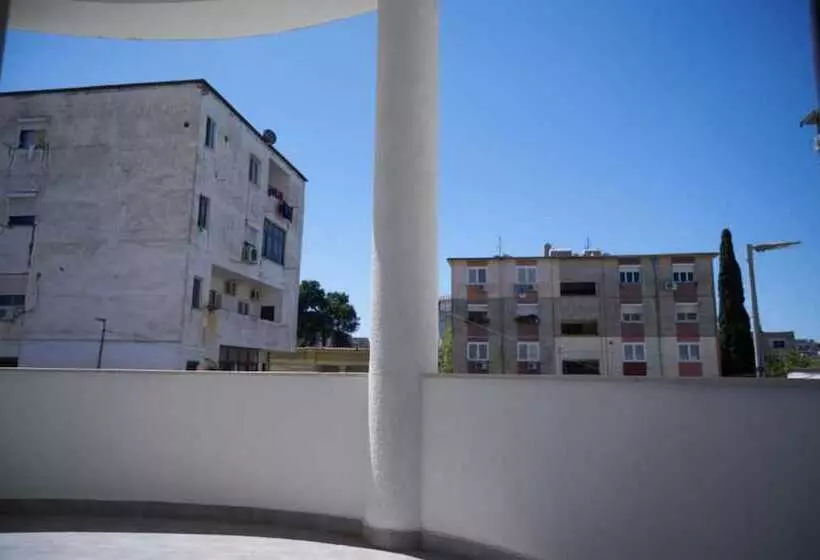 ユースホステル Kalpazo Inn Tirana