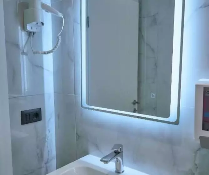ユースホステル Kalpazo Inn Tirana