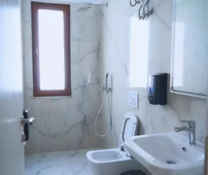 ユースホステル Kalpazo Inn Tirana