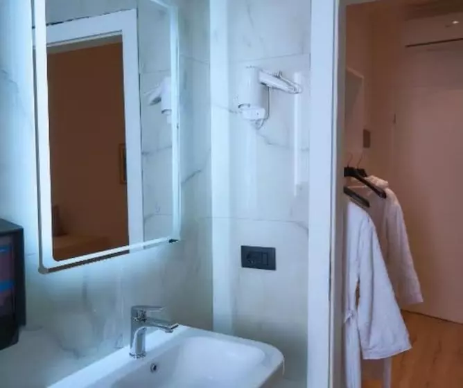 ユースホステル Kalpazo Inn Tirana