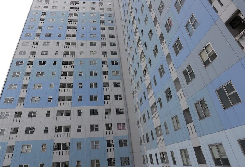 בית מלון כפרי Collection O 93750 Luxury Rooms @ Urbantown Serpong