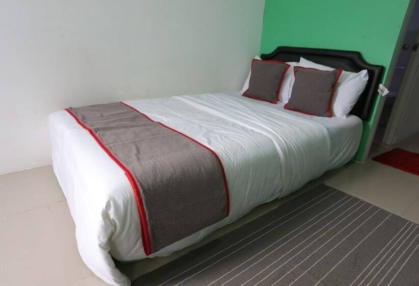 בית מלון כפרי Collection O 93750 Luxury Rooms @ Urbantown Serpong